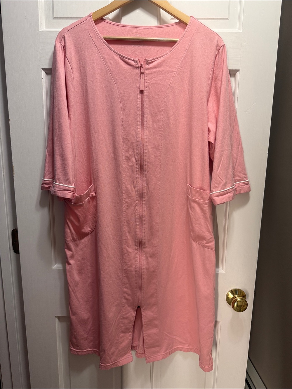 Pink 3/4 sleeve zip up robe